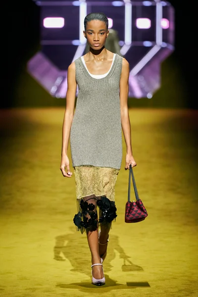 Look 19